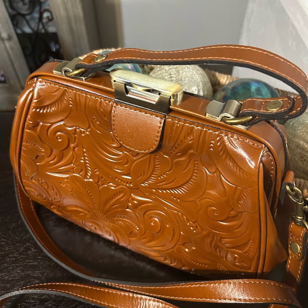 Patricia Nash Gracchi frame satchel in Florence Tooled Brown Leather - Picture 2 of 13